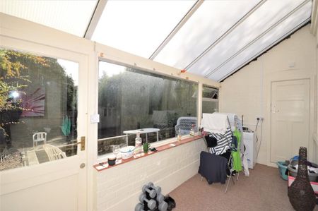 4 bedroom detached house to rent - Photo 3