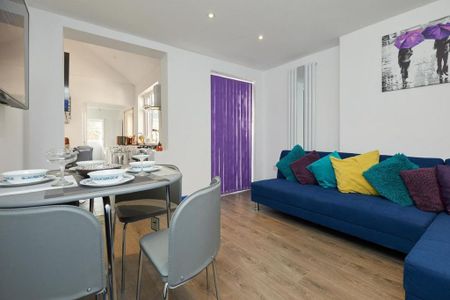 5 bedroom terraced house to rent - Photo 4