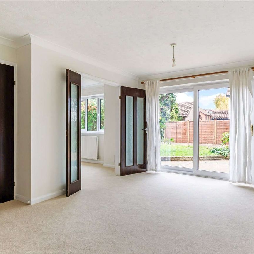 Detached family house, with double garage, in desirable location - Photo 1