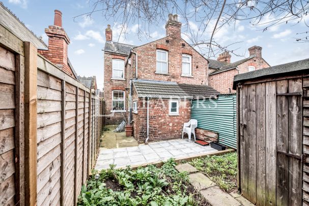 2 bedroom end of terrace to rent Offa Road, Bedford, MK42 9HZ - Photo 1