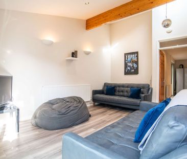 Modern 6-bedroom Coburn Street house - Photo 1