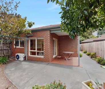 PRIVATE AND PERFECTLY POSITIONED IN DONVALE - Photo 2