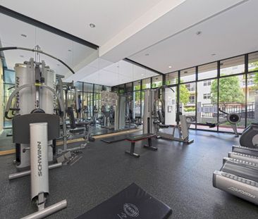 Elegant Waterfront Living in the Prestigious Anchorage, Balmain Shores - Photo 6