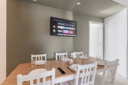 Spacious room on Avenida América with Air Conditioning - Photo 2