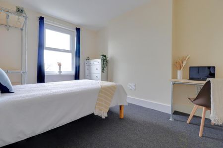 1 bedroom in a house share to rent - Photo 4