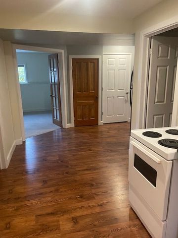 For Lease - 2036 Lilac Drive Unit# Basement, Innisfil, Ontario - Photo 3