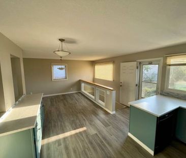 A/C Lynnwood Bungalow - Double heated garage! - $2390 - Photo 4