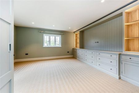 5 bedroom detached house to rent - Photo 2