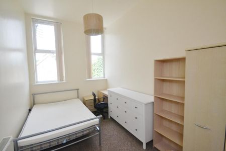 3 bedroom flat to rent - Photo 2