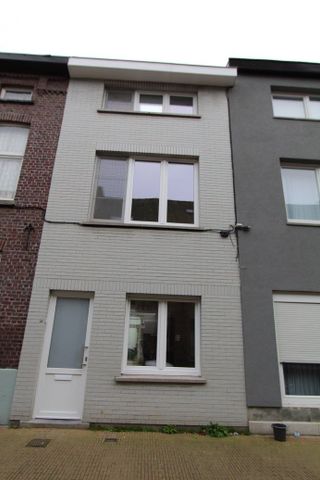 Moderne rijwoning met 3 slaapkamers en koer - Foto 4