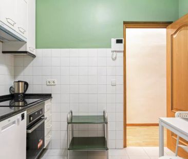 Room in a shared 5-bedroom apartment for rent in Almagro. - Photo 5