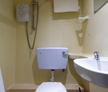 Flat 03 West Cromwell Road, Earls Court SW5 9QL - Photo 6