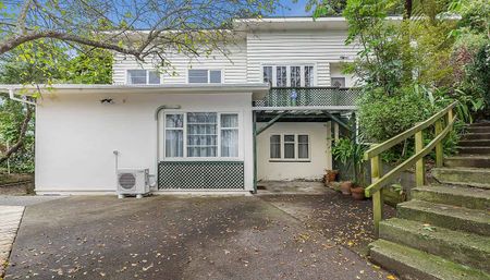 Recently renovated 2BR Flat in Tawa, Wellington - Photo 5