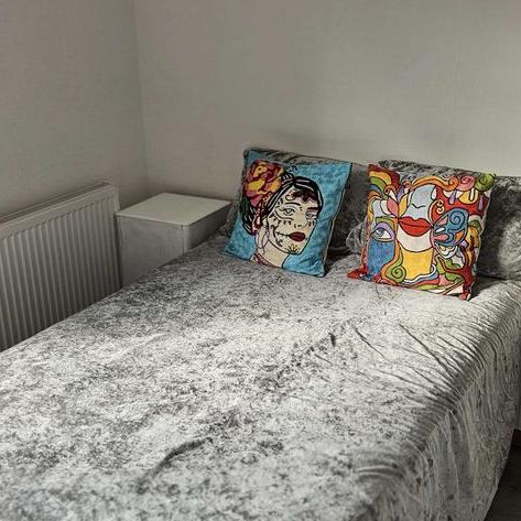 1 bedroom in a house share to rent - Photo 1