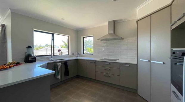 Spacious 4-Bedroom Family Home - Photo 1