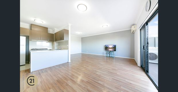 Ultra convenient location - Photo 1