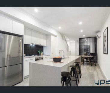 Comfortable Townhouse Just Minutes from Local Amenities - Photo 6