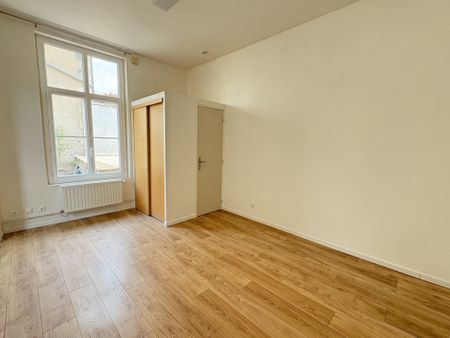 Studio (toutes charles incluses) - BAS DU CENTRE VILLE - Photo 2