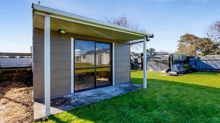 84 Glover Rd, Hawera - Photo 2