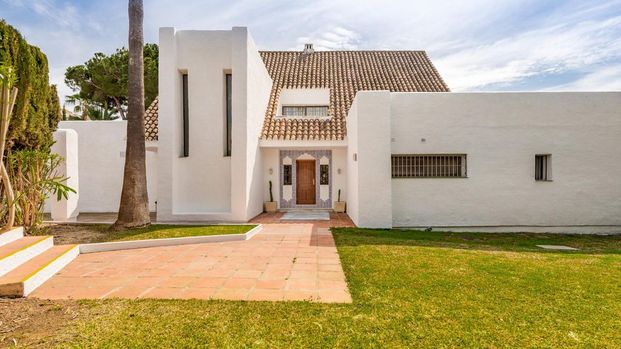 Luxury Villa for rent in Marbella, Andalusia - Photo 1