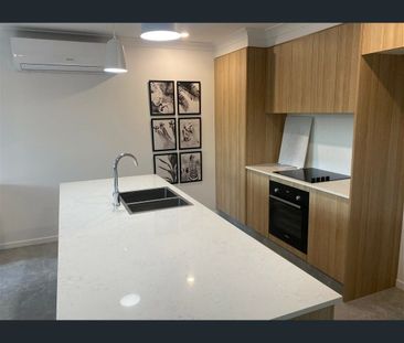 Executive 2 Bedroom home + Office + Double Garage - Photo 5