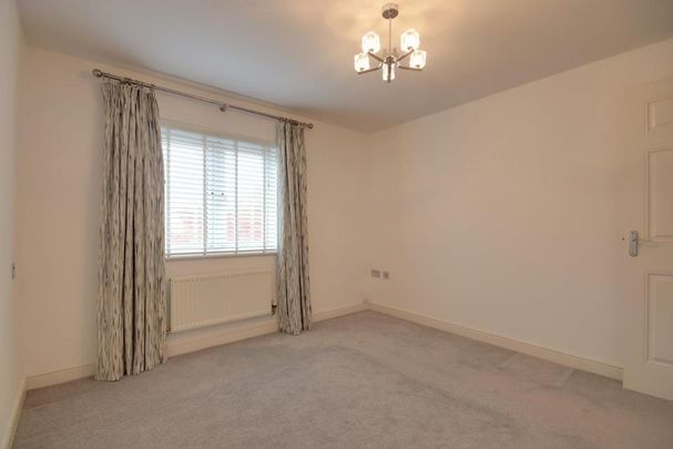 2 bedroom coach house to rent - Photo 1