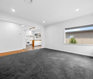 Comfortable Family Living on a Spacious Wendouree Block - Photo 2