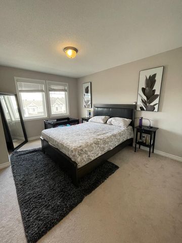 For Lease - 916 Fameflower Street, Barrhaven, Ontario - Photo 2