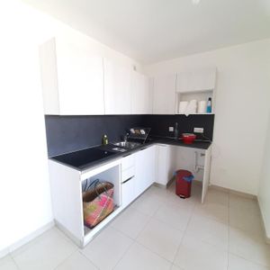 Location Appartement 2 pièces 43m² BORDEAUX 33100 - Photo 2