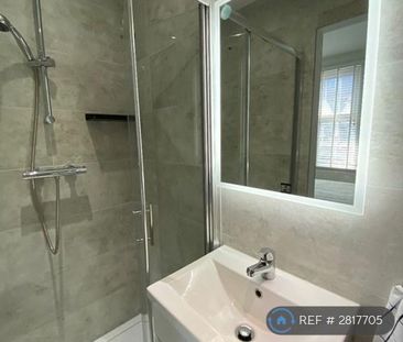 1 bedroom in a house share to rent - Photo 4