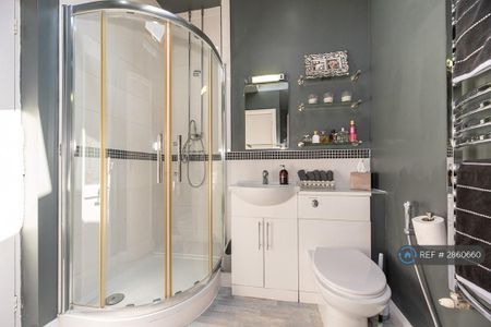 3 bedroom terraced house to rent - Photo 5