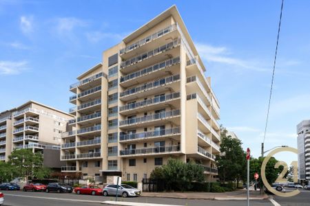 First Floor Apartment with A&sol;C Located in CBD - Photo 2