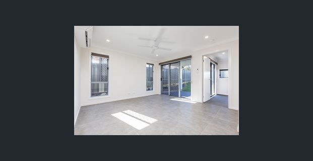 Modern 4 Bedroom Home! - Photo 1
