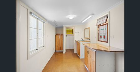 Spacious, Private & Beautifully Updated 3-Bedroom Home with Triple Garage and remote gate - Photo 2