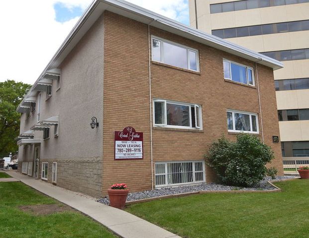 10032 112 St - Premium 1 bedroom - Great Oliver Location | 10032 112 Street Northwest, Edmonton - Photo 1