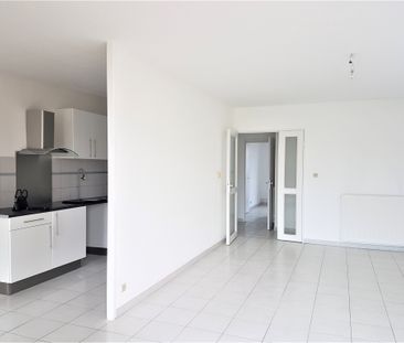 Location Appartement 3 pièces 69m² LES ANGLES 30133 - Photo 3