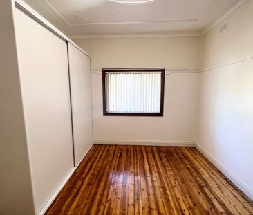 3 BEDROOM HOUSE - Photo 3