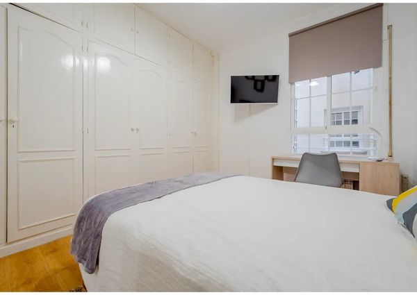 Calle de Pilar de Zaragoza, Madrid, Community of Madrid 28028