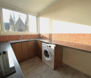 2 bedroom flat to rent - Photo 6