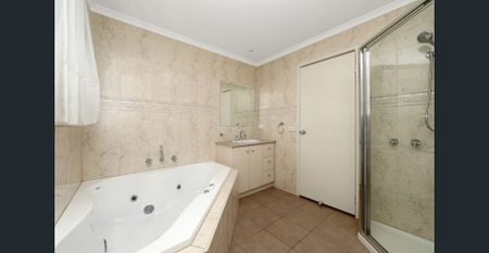 Spacious Four-Bedroom Family Home in Prime Rowville Location - Photo 5