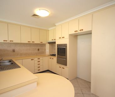 GREENWAY TOWNHOUSE WITH LAKE VIEWS - Photo 3