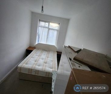 1 bedroom in a house share to rent - Photo 6