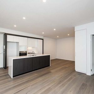 SPACIOUS 1 BEDROOM APARTMENT - Photo 2