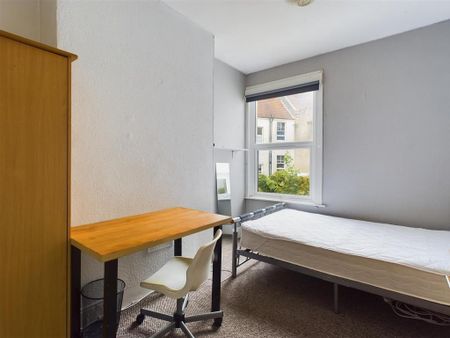 4 bedroom terraced house to rent - Photo 5