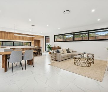 Luxurious Family Home with Swimming Pool! - Photo 2