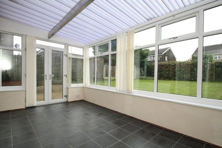 4 bedroom semi-detached house to rent - Photo 5