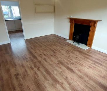 3 bedroom end of terrace house to rent - Photo 2