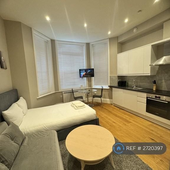 Studio to rent - Photo 1