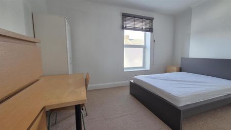 4 bedroom terraced house to rent - Photo 3