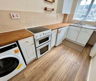 The Oaks, Merryoak, Southampton - Photo 4